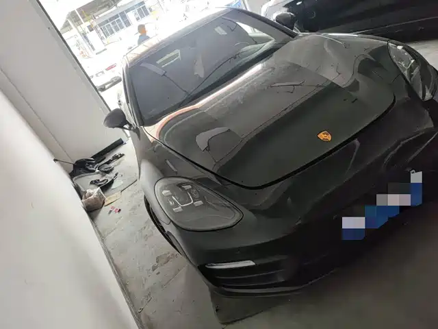 PORSCHE PANAMERA