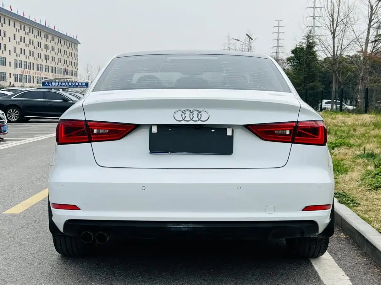 Audi A3 2016 Limousine 35 TFSI Leadership фото 5