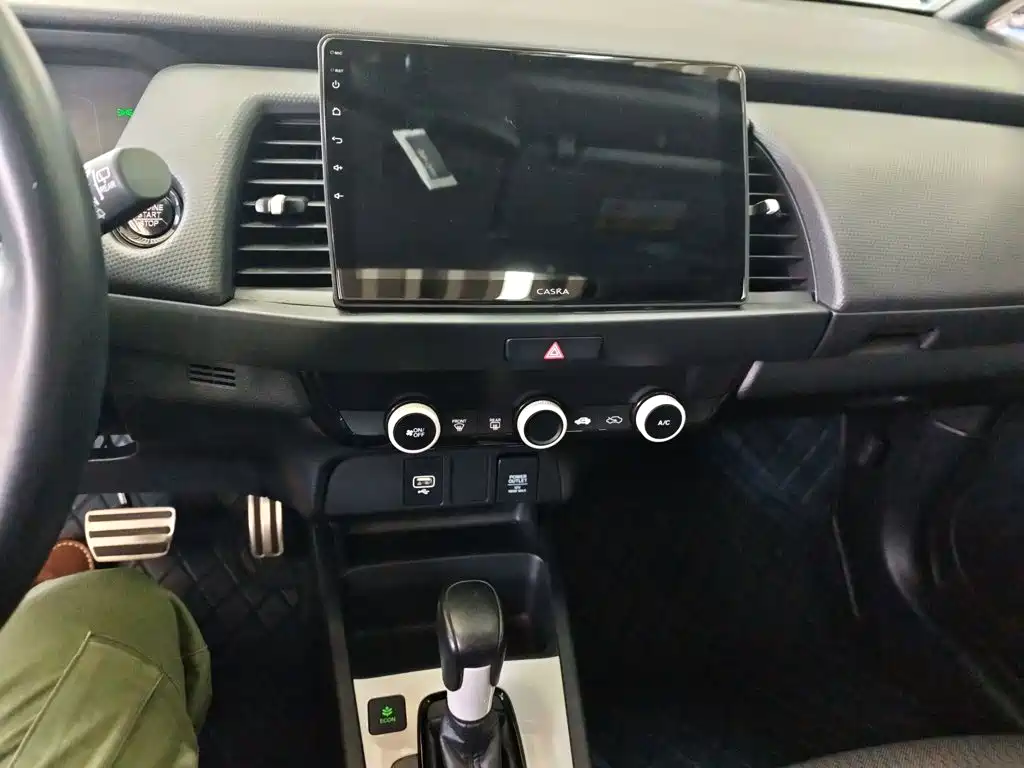 Фото 8 - Honda Fit