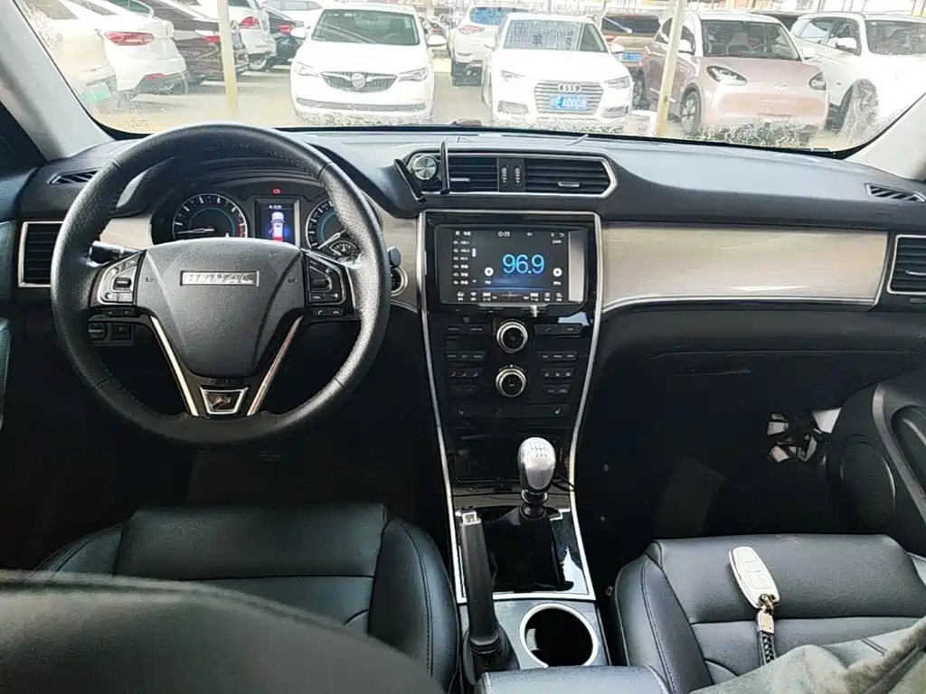 Фото 10 - Haval H2