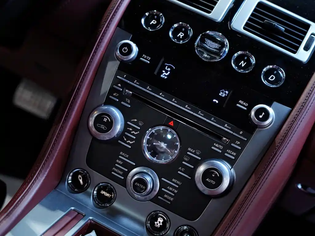 Фото 40 - Aston Martin DB9