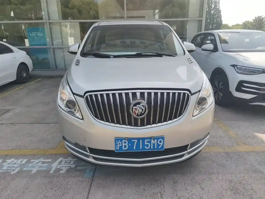 Buick GL8 2014 2.4L LT Luxury Business Executive фото 3