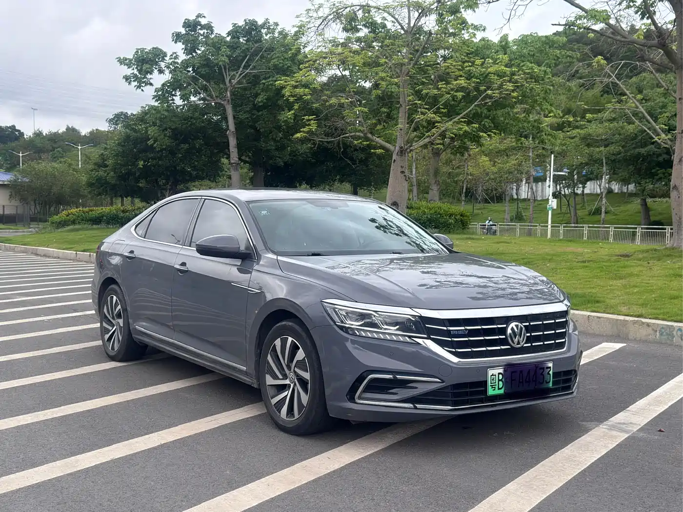 Volkswagen Passat New Energy 2019 430PHEV Hybrid Luxury Edition фото 3