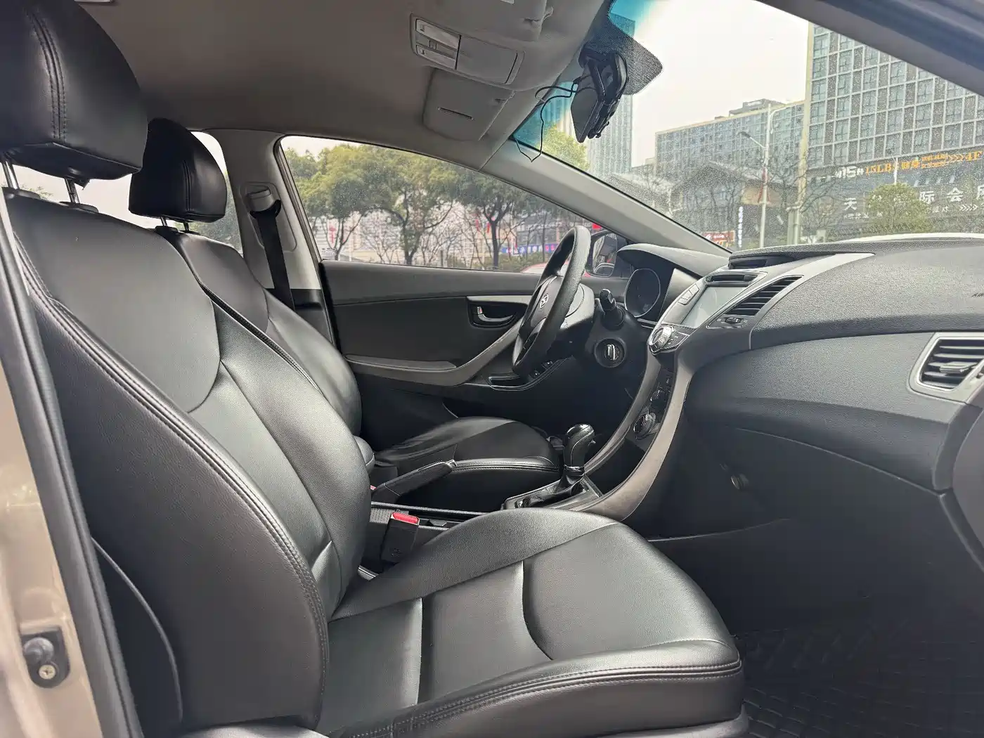 Hyundai Langdong 2012 1.6L Automatic Fashion фото 9