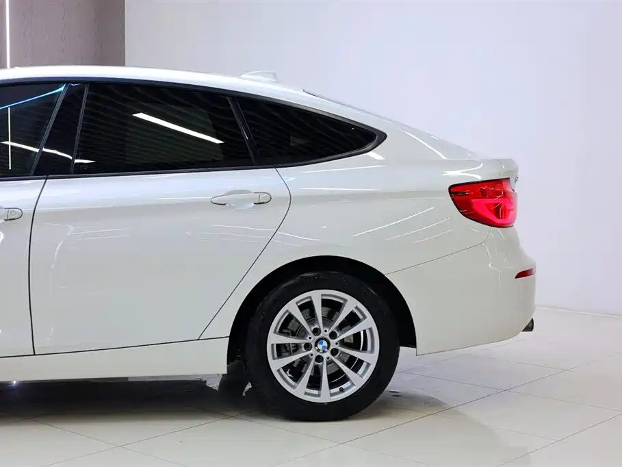 BMW 3 Series GT 2017 320i Fashion фото 4