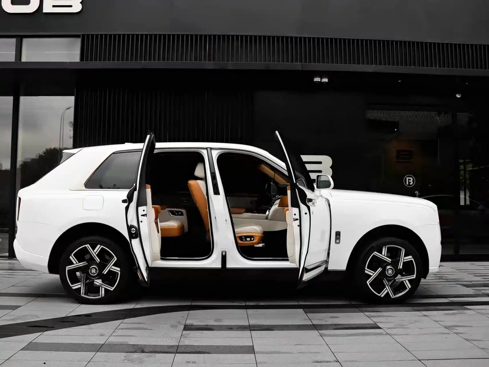 Фото 5 - Rolls-Royce Cullinan