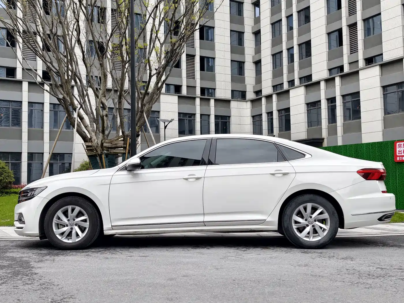 Volkswagen Passat 2019 Model 280TSI Business Edition China VI фото 2