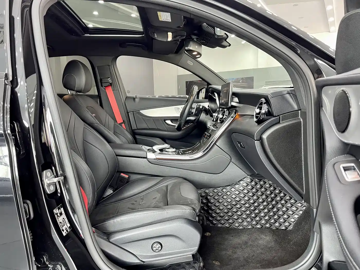 Mercedes-Benz GLC AMG 2018 AMG GLC 63 4MATIC+ фото 18
