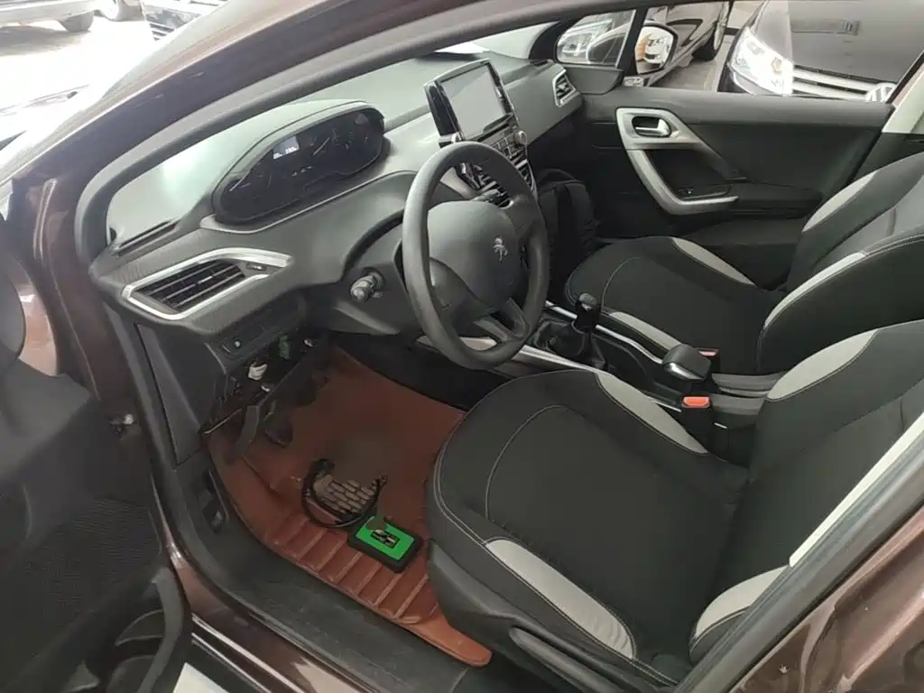 Фото 16 - Peugeot 2008