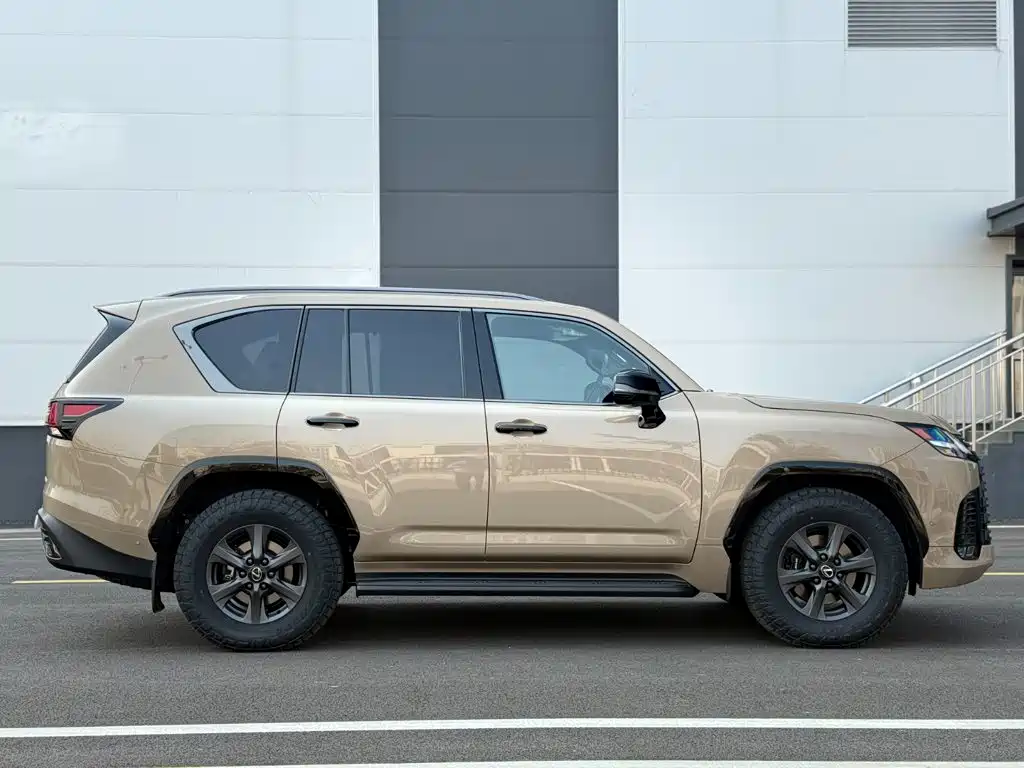 Фото 6 - Lexus LX