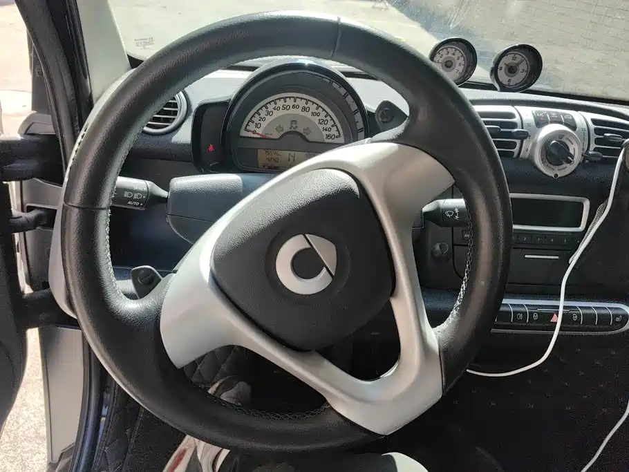 smart fortwo 2013 2012 1.0T Hardtop Passion Navigator