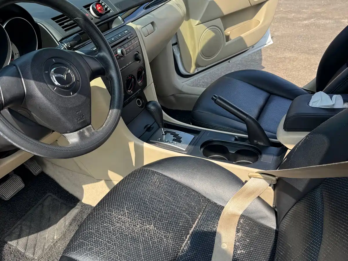 Фото 7 - Mazda 3