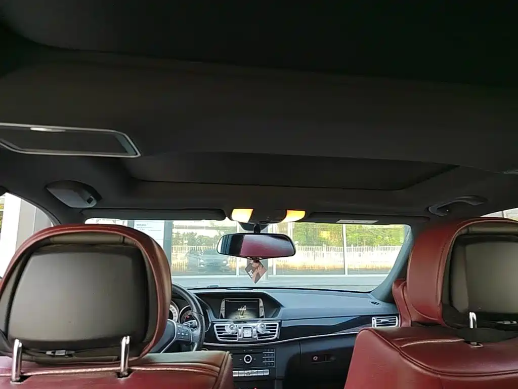 Фото 23 - Mercedes-Benz E-Class