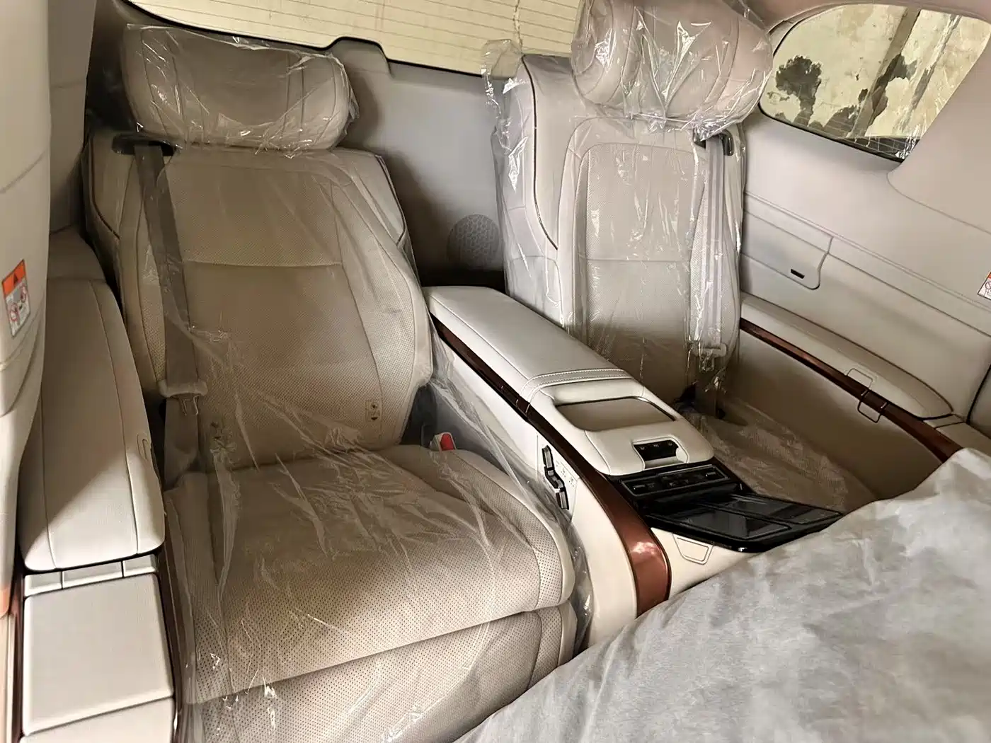 Lexus LM 2025 Model 500h Four-Seater Imperial Edition фото 9