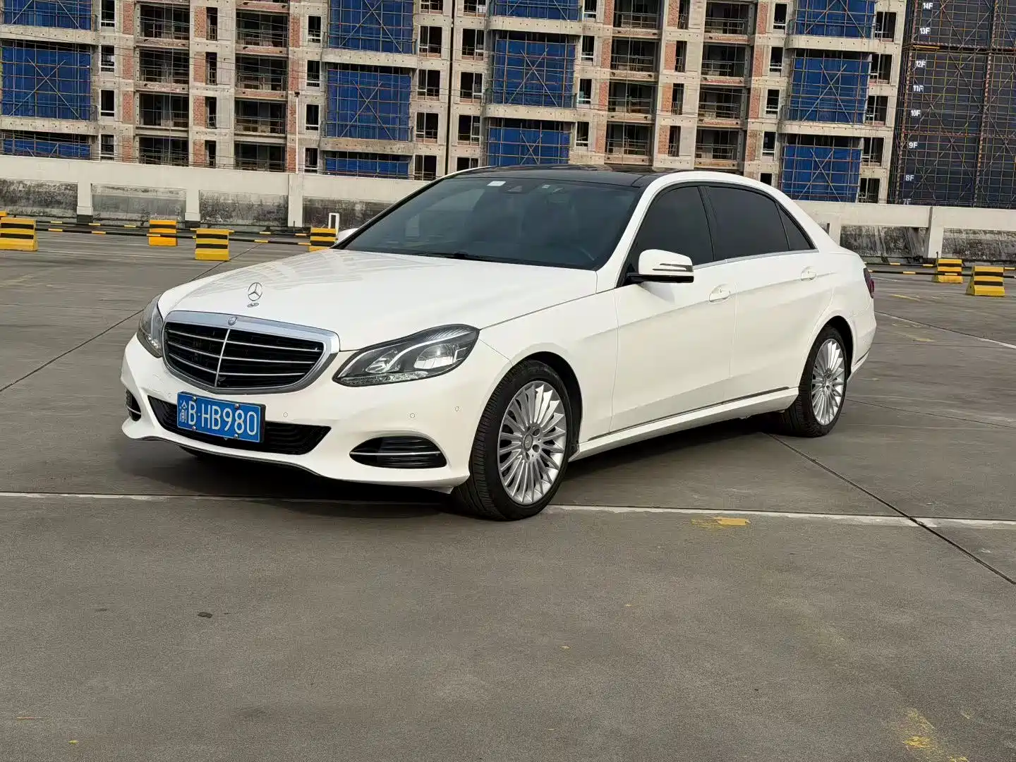 صورة 1 - Mercedes-Benz E-Class