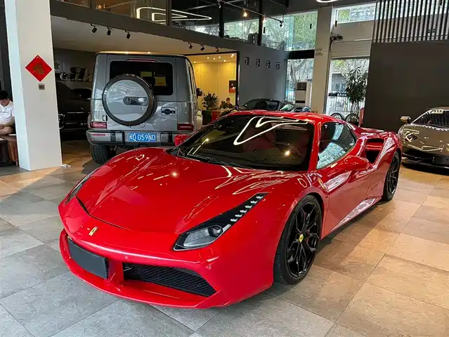 FERRARI 488