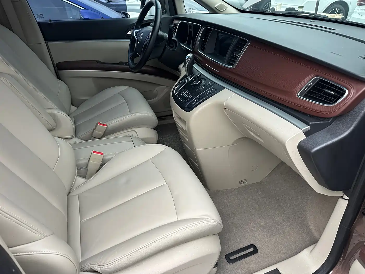 Buick GL8 2018 28T Premium Model China VI фото 13