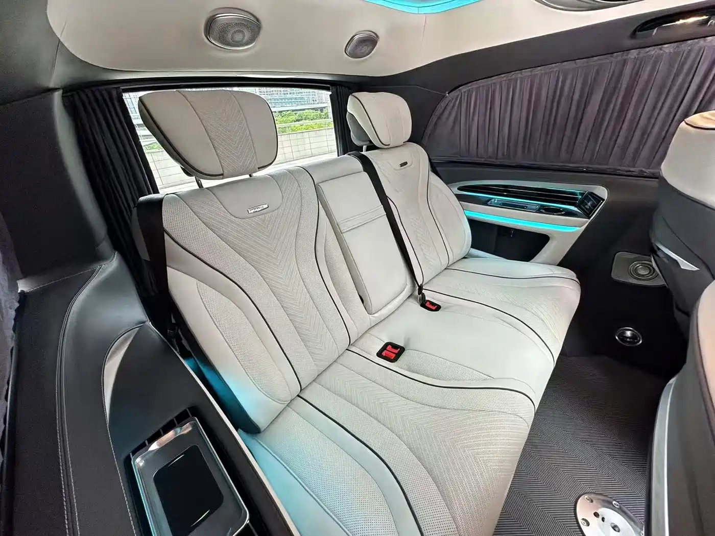 Mercedes-Benz V-Class 2022 V 260 L Long Wheelbase Prestige Edition фото 12