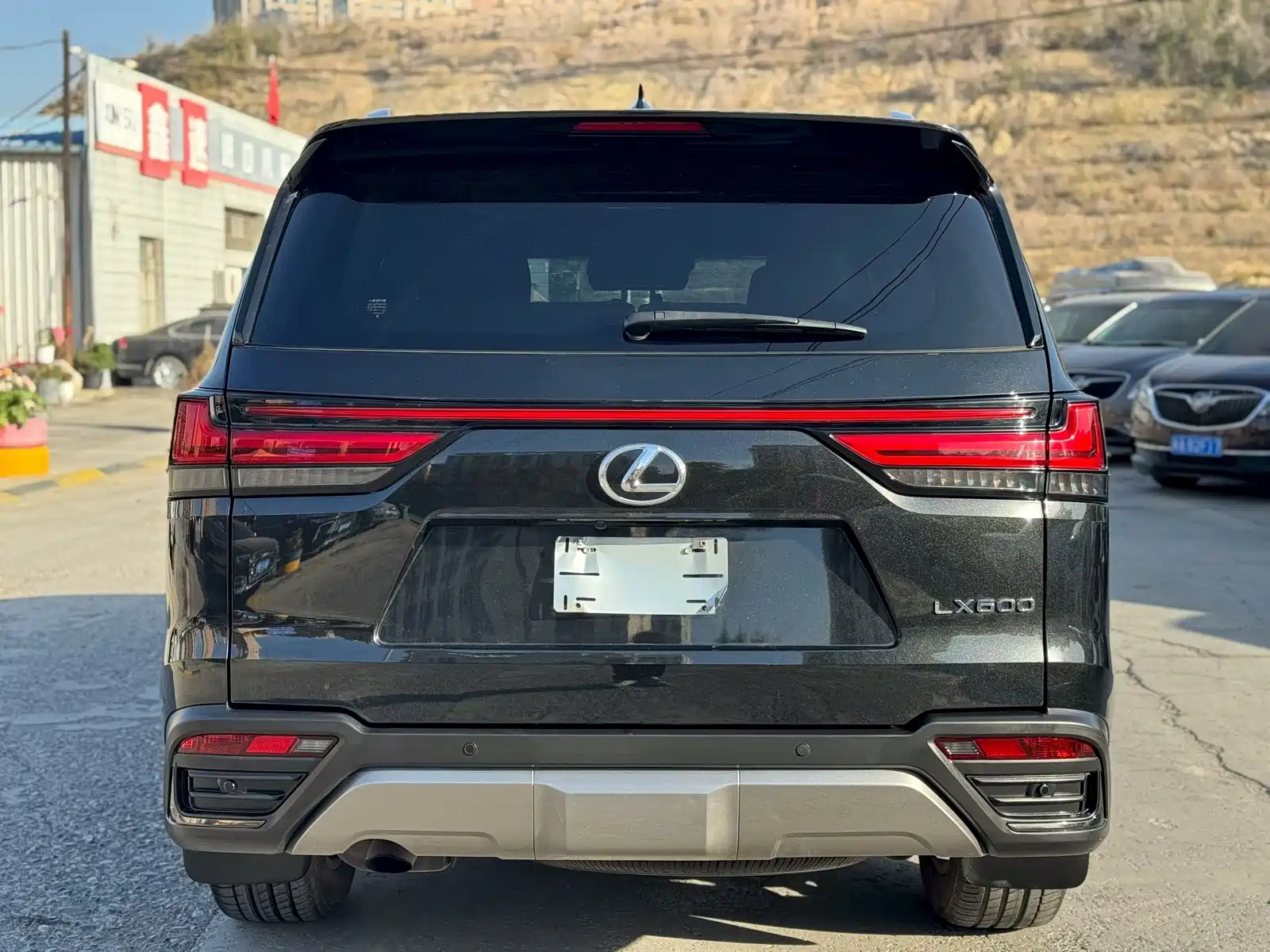 Фото 8 - Lexus LX