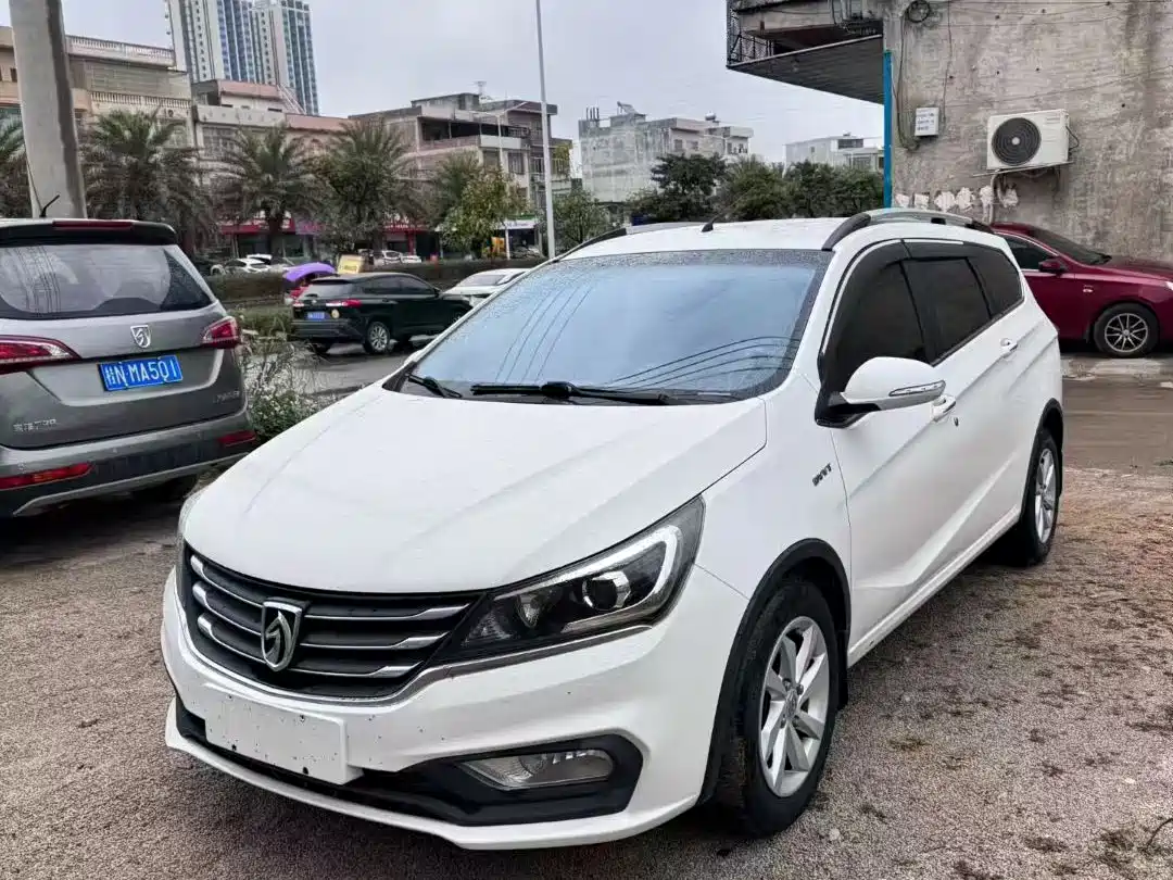 Baojun 310W 2018 2017 1.5L Manual Fashion Edition (China V)