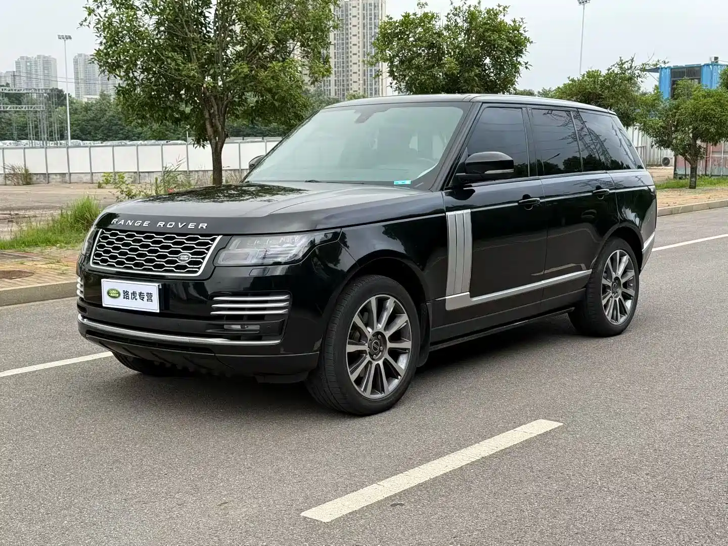 Фото 1 - Land Rover Range Rover