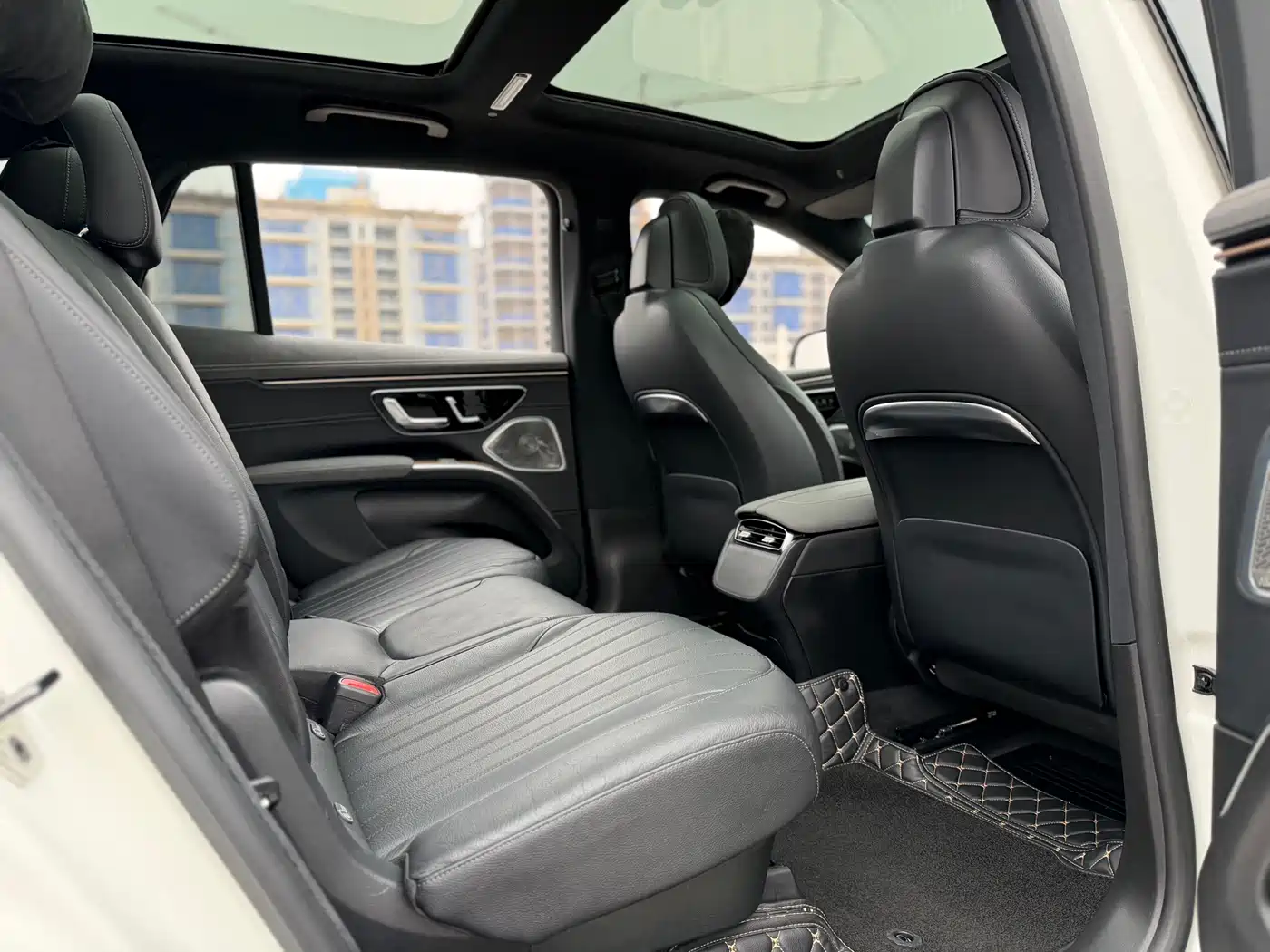 Mercedes-Benz EQS SUV 2023 450 4MATIC Pioneer Edition фото 23