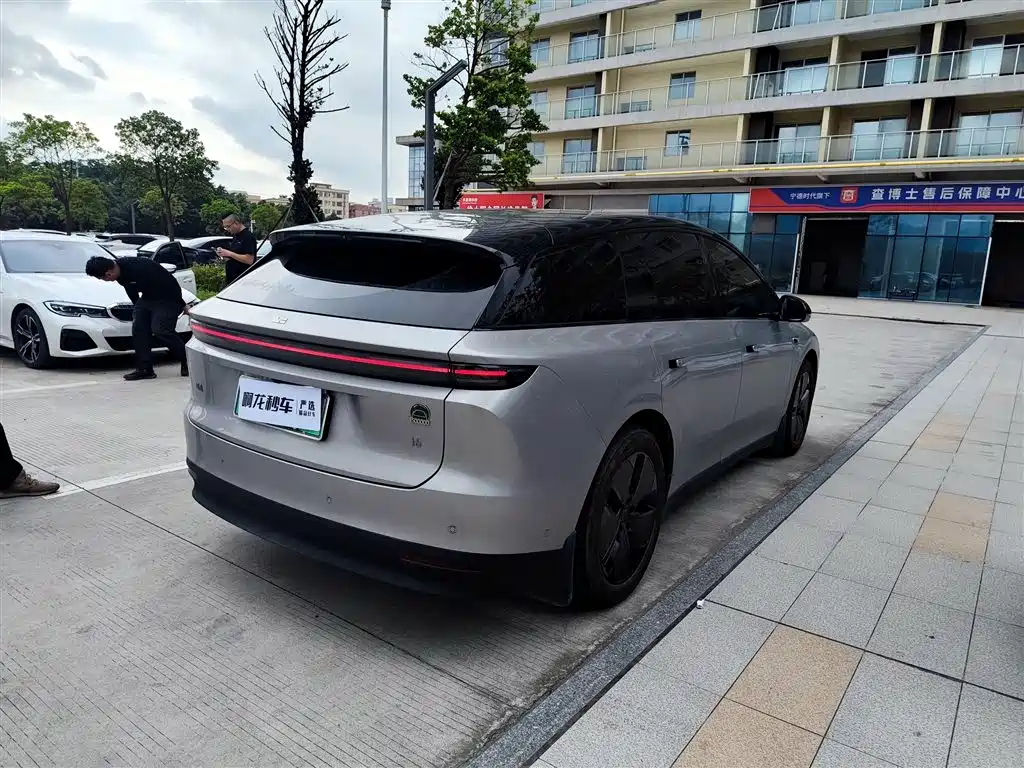 Li Auto i6 2026 2025 2WD Base Model