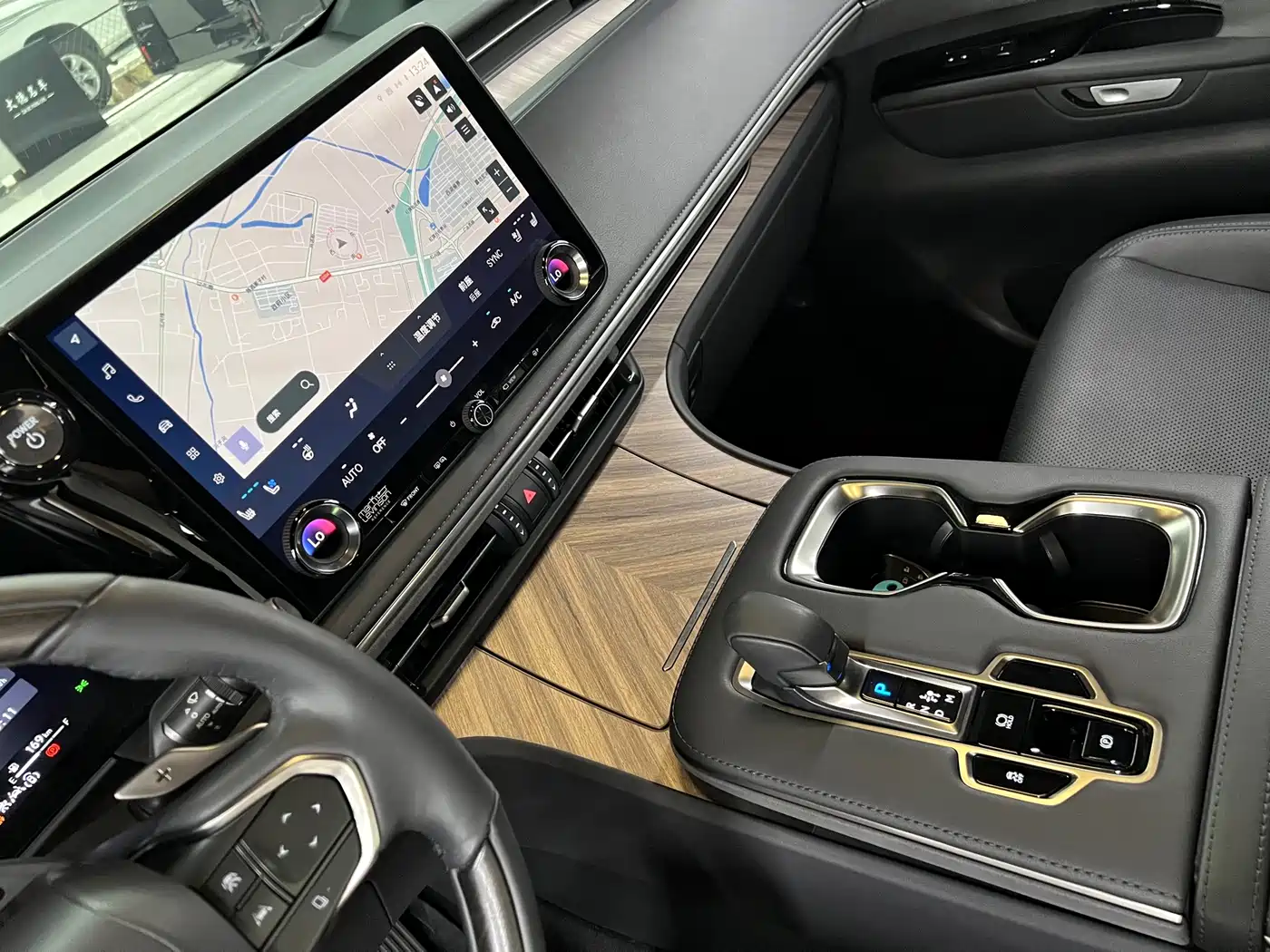 Lexus LM 2024 2023 500h 6-Seater Prestige Edition