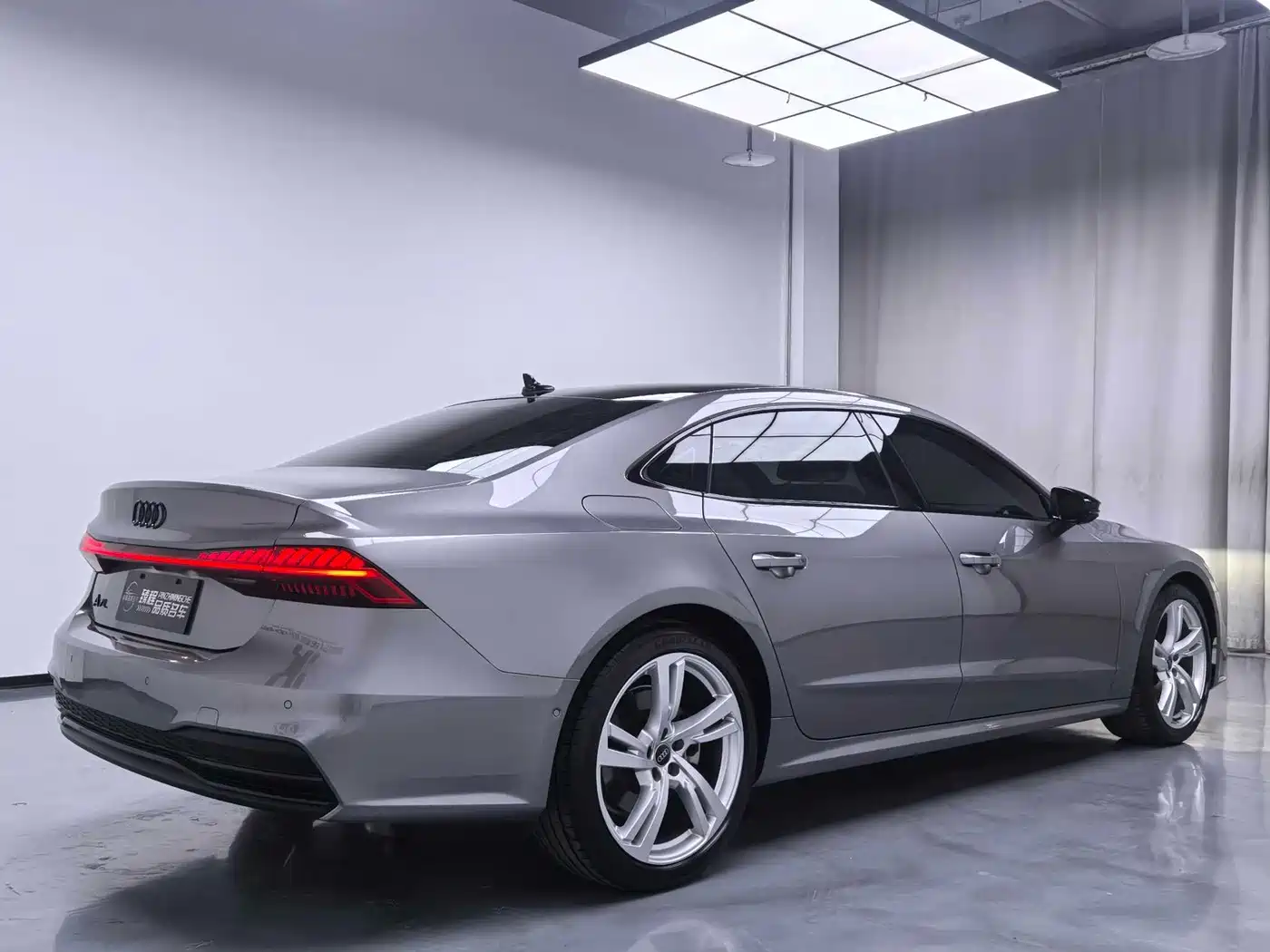 Фото 18 - Audi A7L
