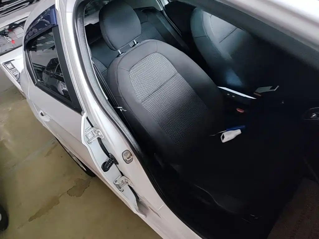 Peugeot 301 2017 2016 1.6L Auto Comfort Edition