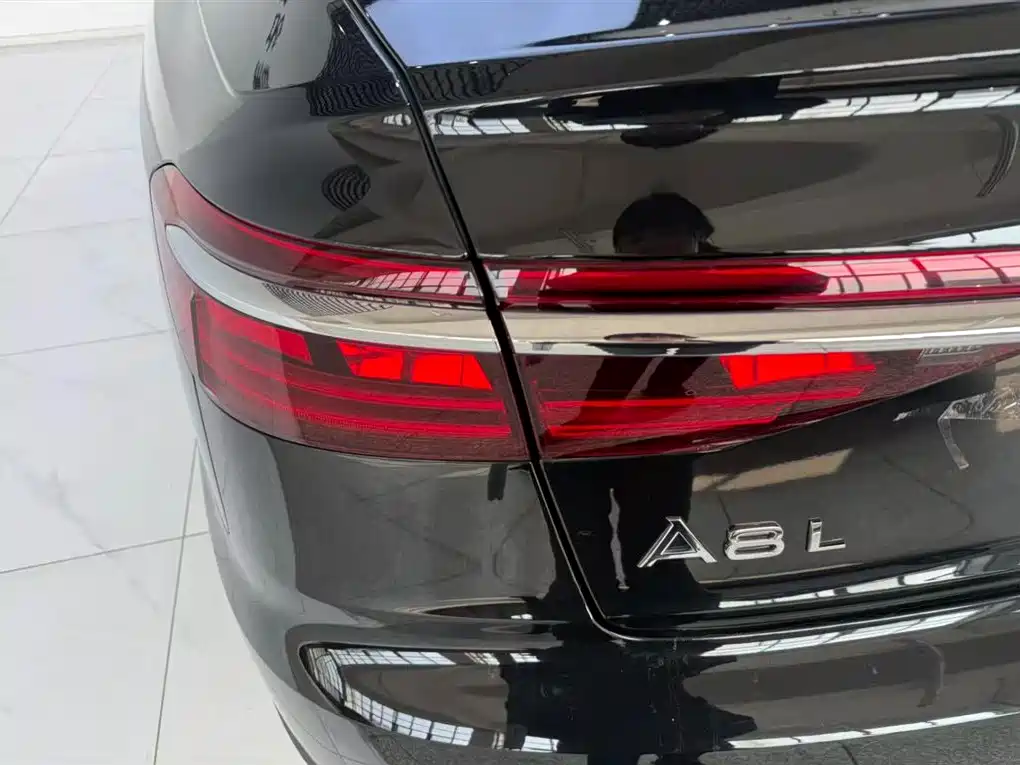 Audi A8 2023 A8L 50 TFSI quattro Exclusive фото 13