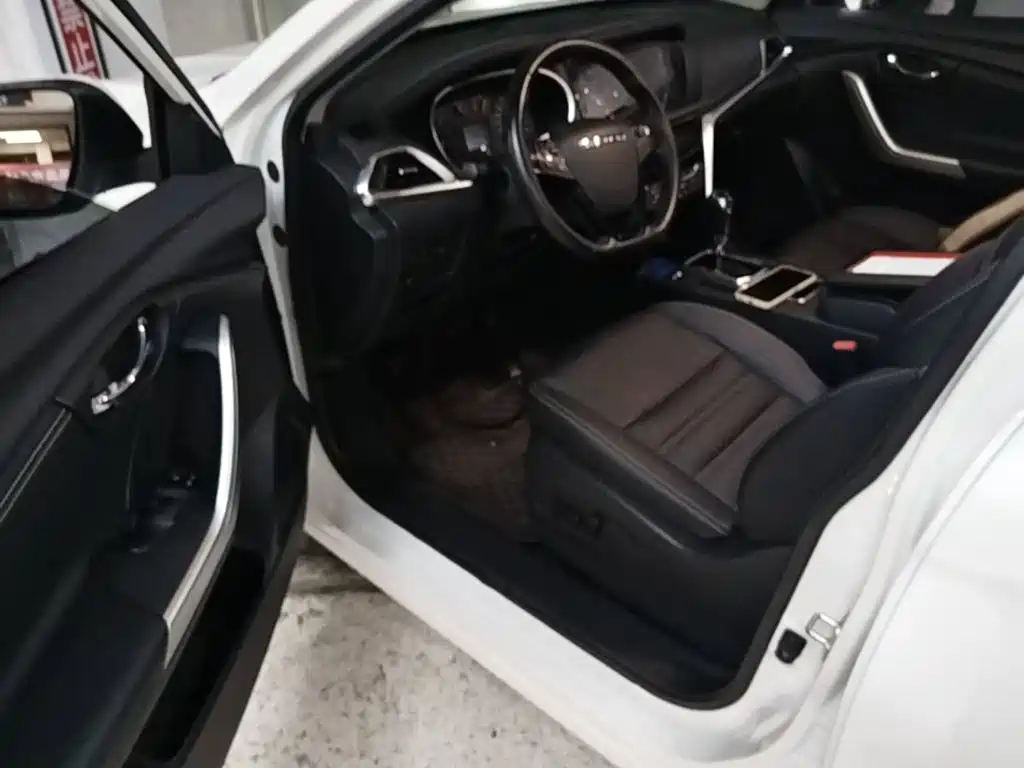 Venucia T90 2018 2018 2.0L CVT Smart Connection Intelligent Edition China V