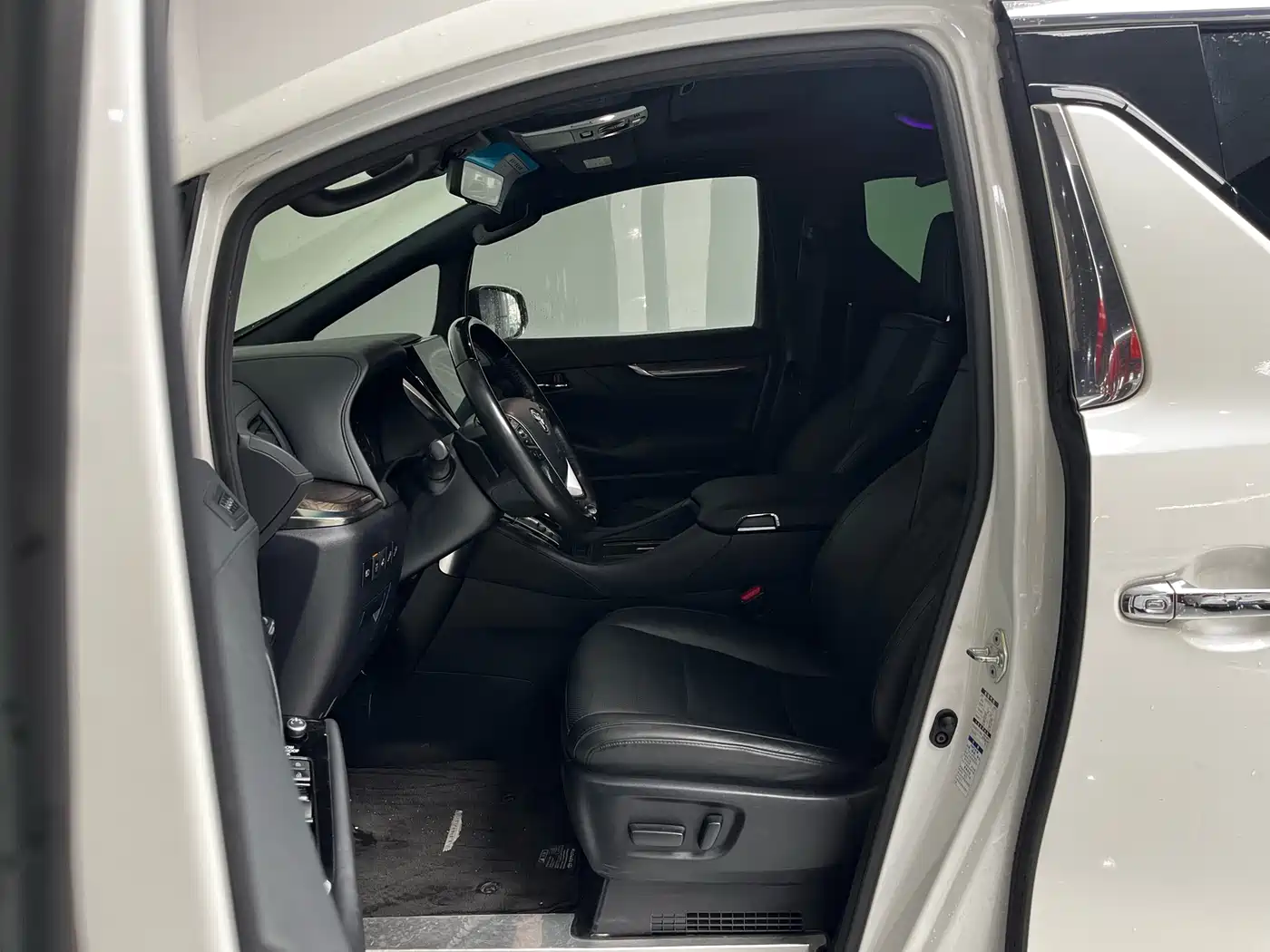 Toyota Alphard 2021 Hybrid 2.5L Premium фото 14
