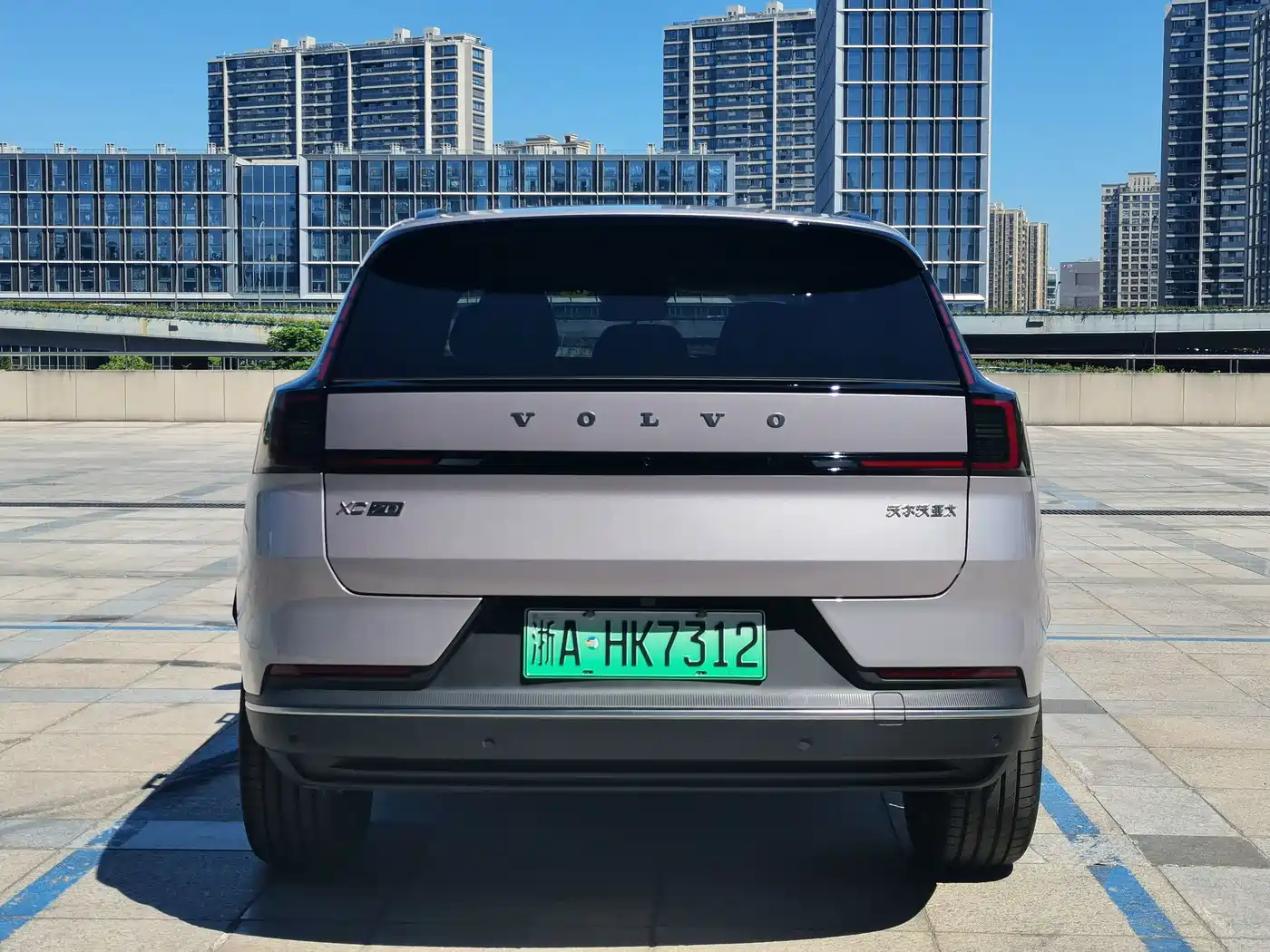 Volvo XC70 Plug-in Hybrid 2026 2025 Standard