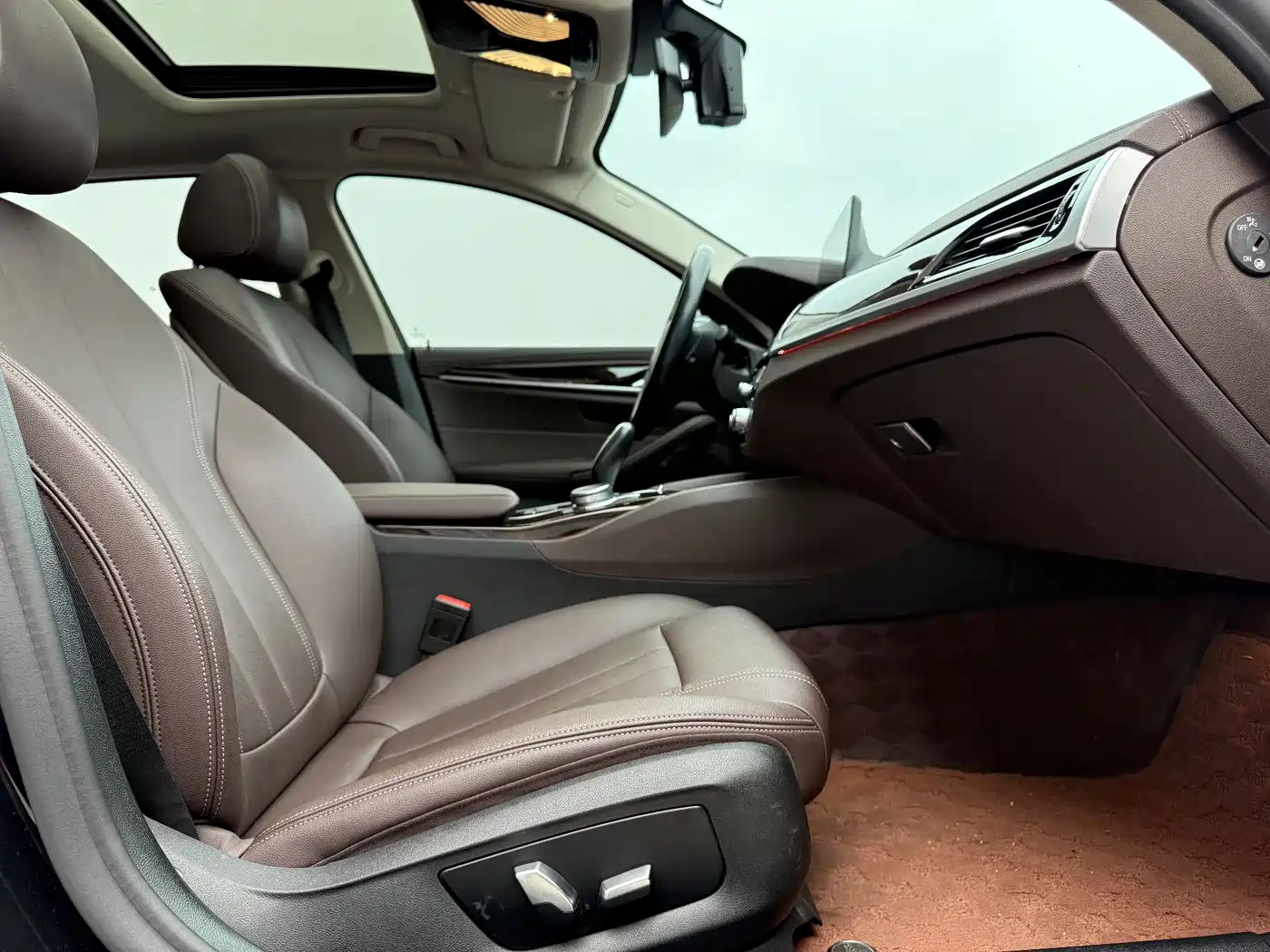 BMW 5 Series 2020 525Li Luxury Package фото 13