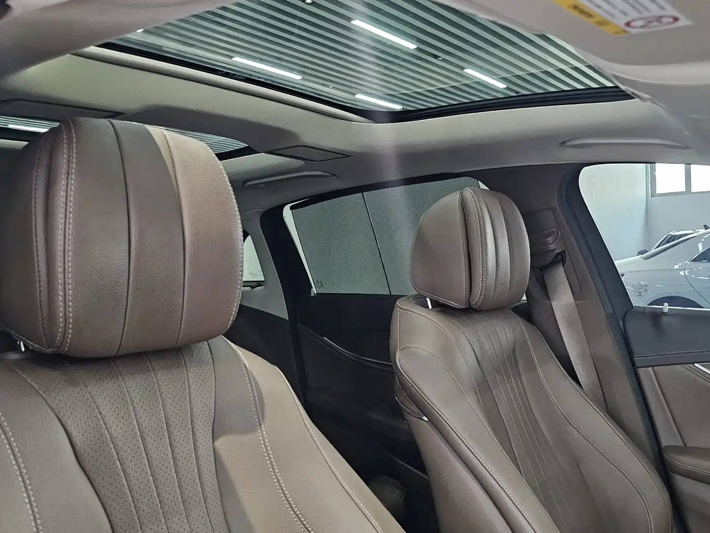 Photo 12 - Mercedes-Benz E-Class