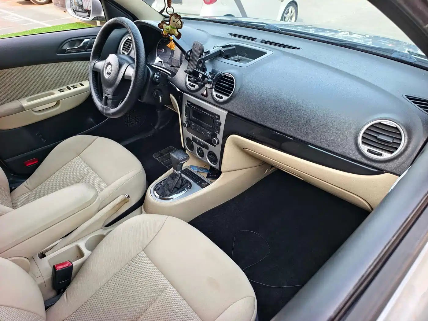 Volkswagen Lavida 2011 1.6L Automatic Leisure Edition фото 17