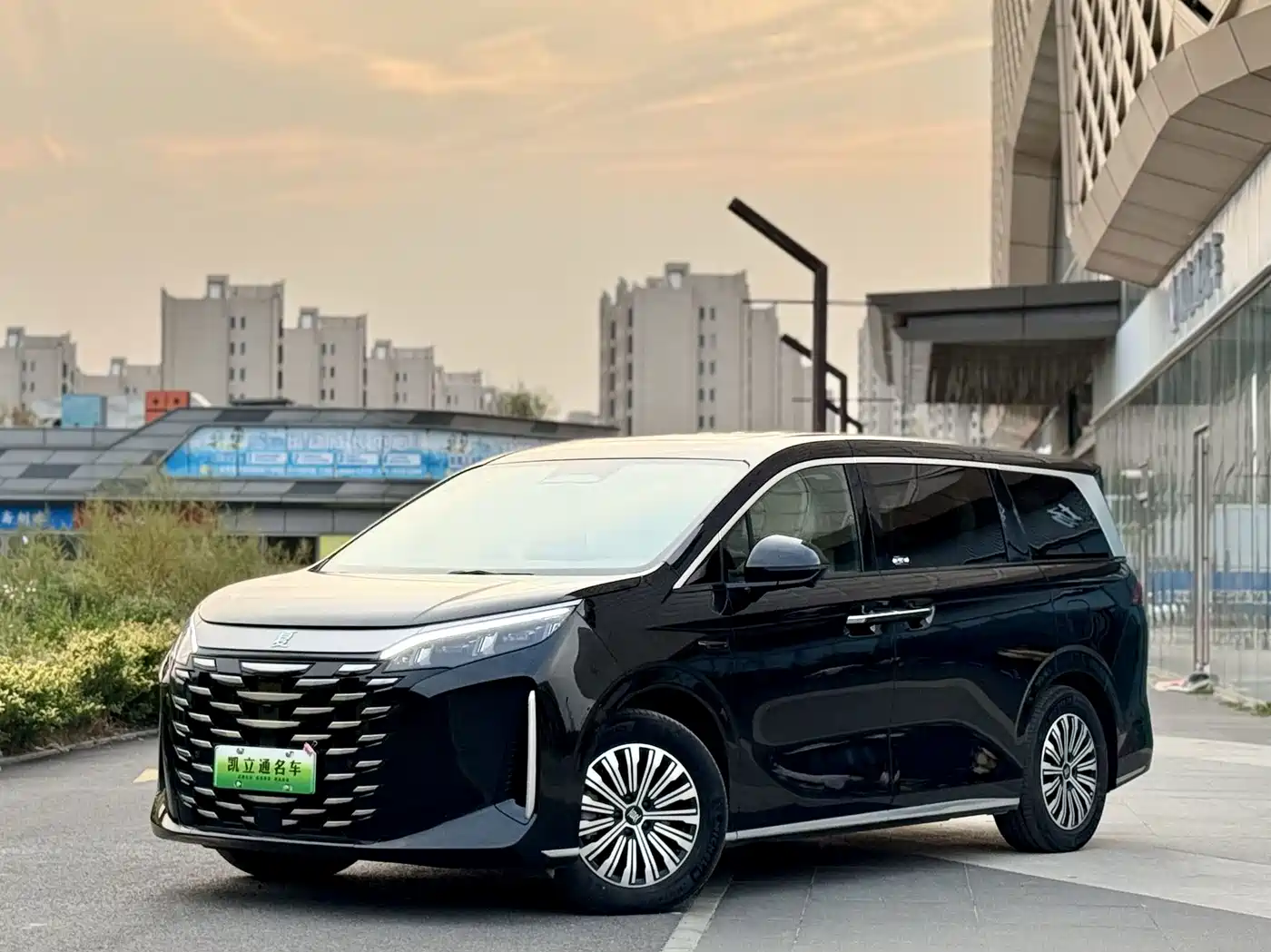BYD Xia 2025 2025 DM-i 1.5T 180km Surpass Edition