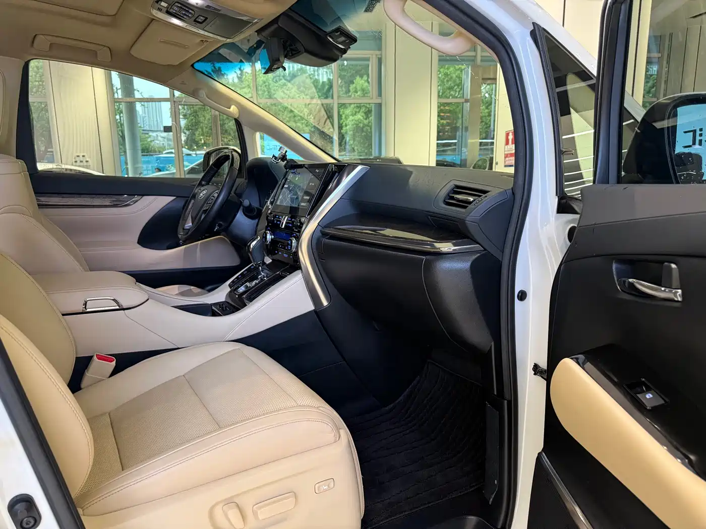 Toyota Alphard 2021 Hybrid 2.5L Premium фото 9