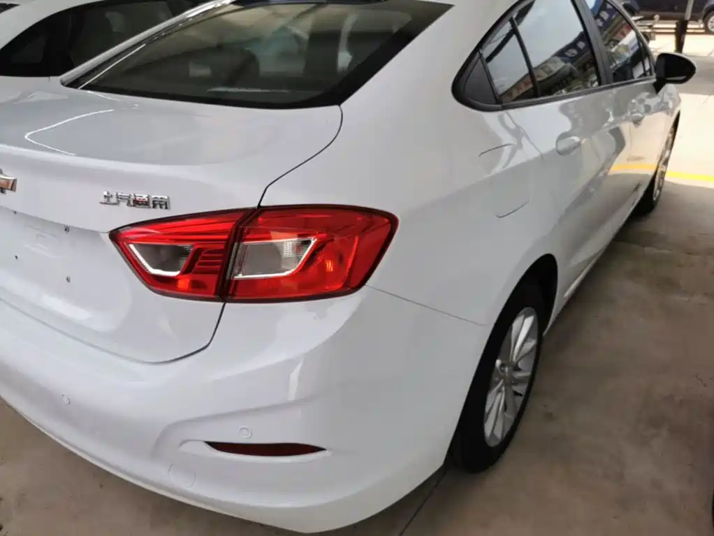 Chevrolet Cruze 2017 2018 320 Automatic Pioneer Sunroof Edition