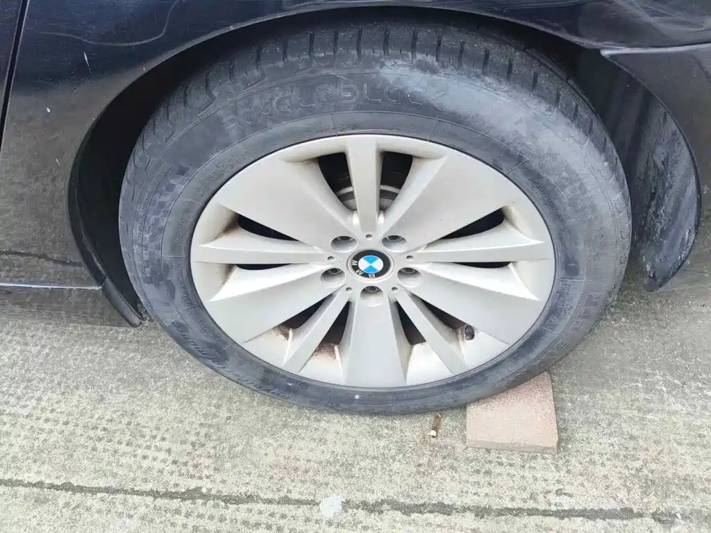 Photo 7 - BMW 7 Series