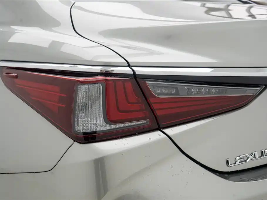Lexus ES 2022 200 Excellence Edition фото 11
