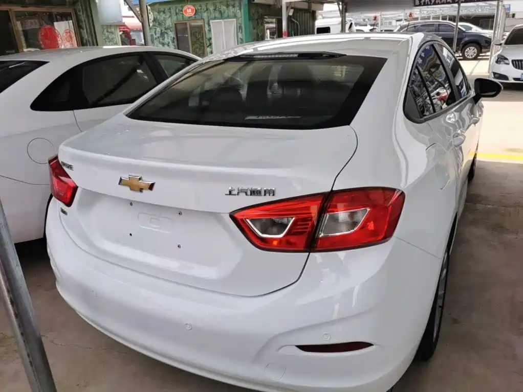 Chevrolet Cruze 2017 2018 320 Automatic Pioneer Sunroof Edition