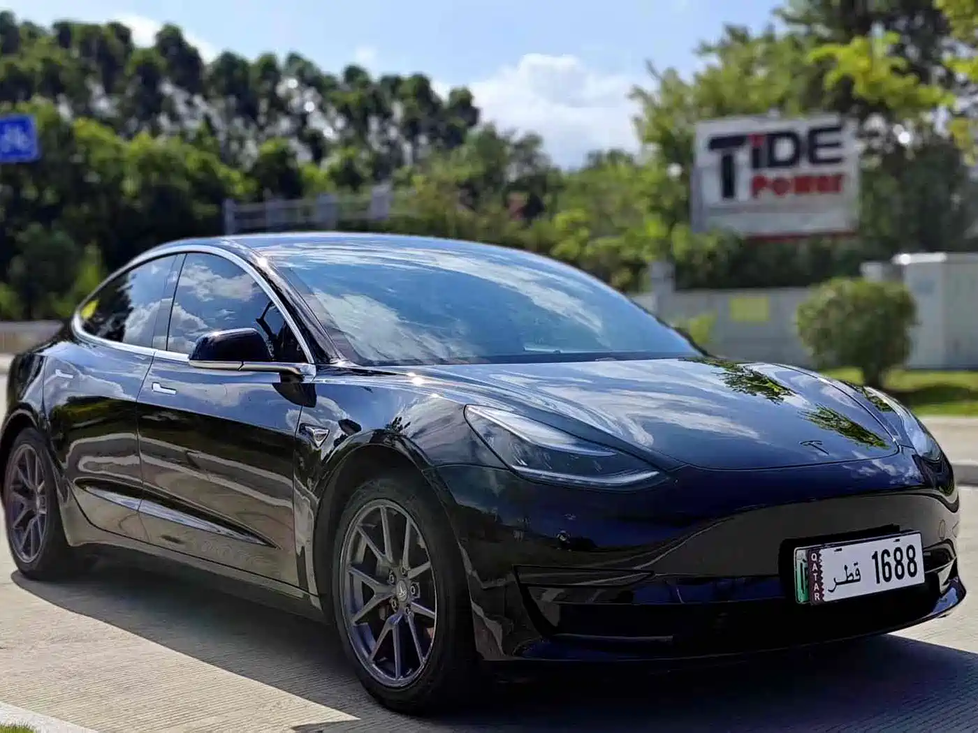 TESLA MODEL 3