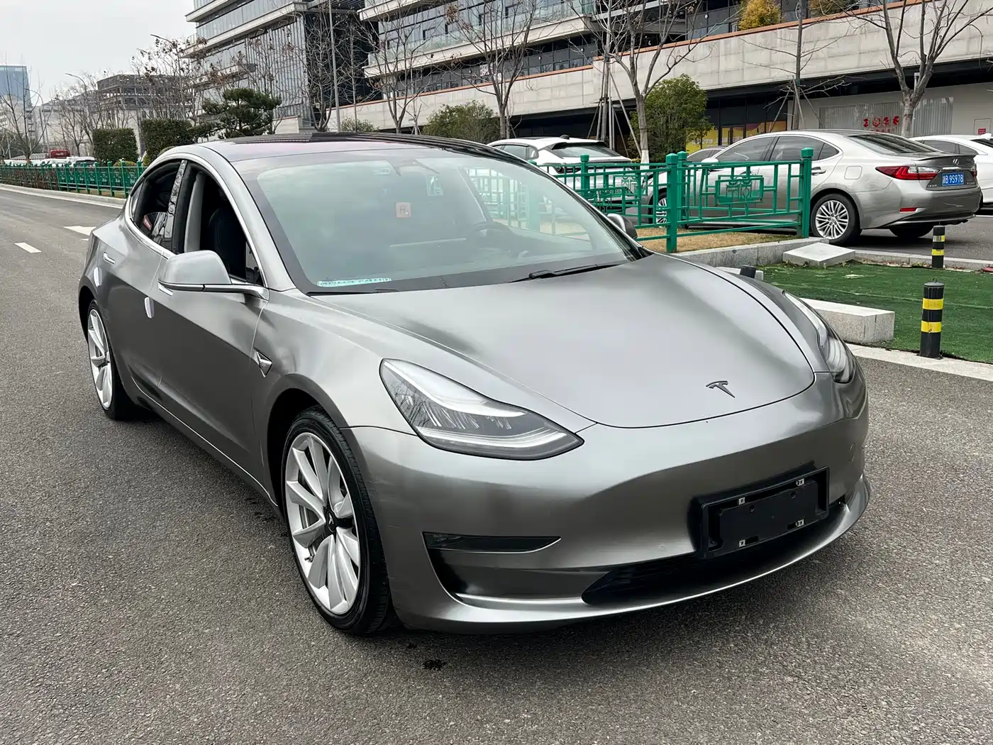 TESLA MODEL 3
