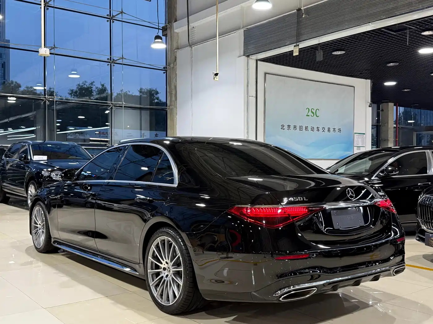 Фото 25 - Mercedes-Benz S-Class