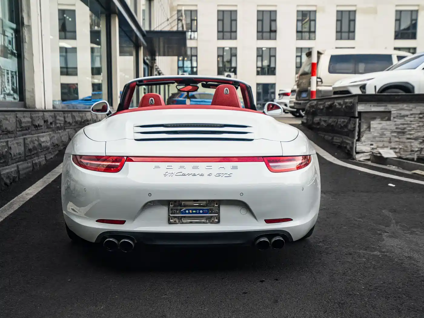 Porsche 911 2015 Carrera 4 Cabriolet 3.4L Style Edition фото 8