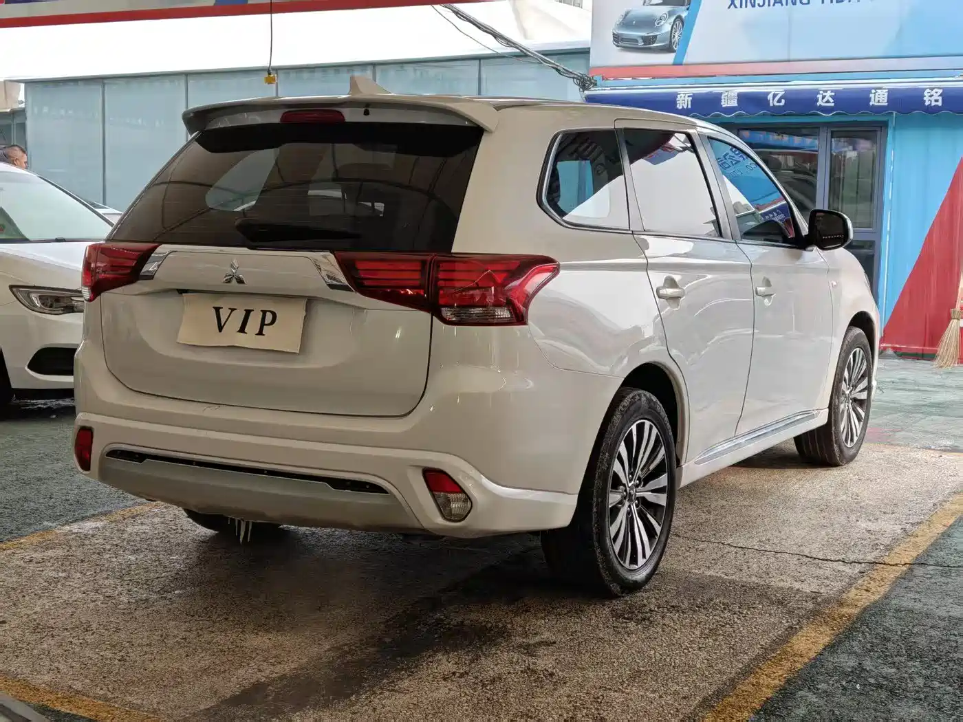 MITSUBISHI OUTLANDER