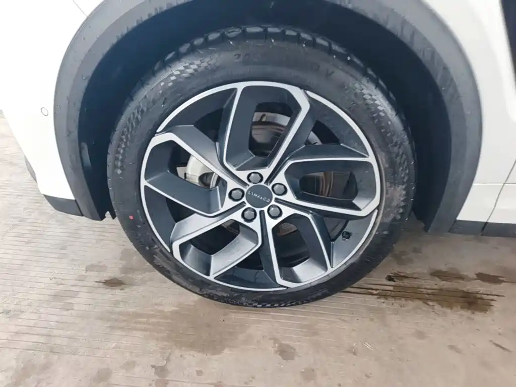 Lynk & Co 05 2022 2022 2.0TD 2WD Shine Halo