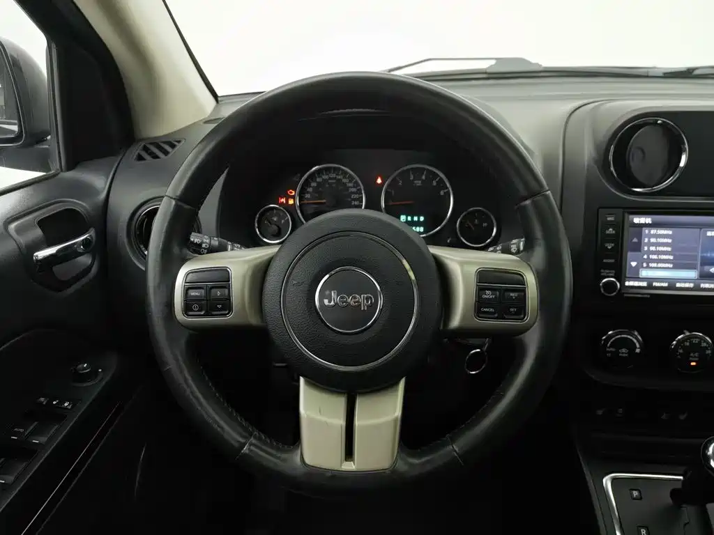 Jeep Compass (Import) 2012 2011 2.4L 4WD Luxury Navigation Edition